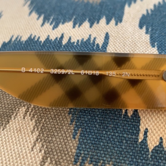 Burberry Retro sunglasses